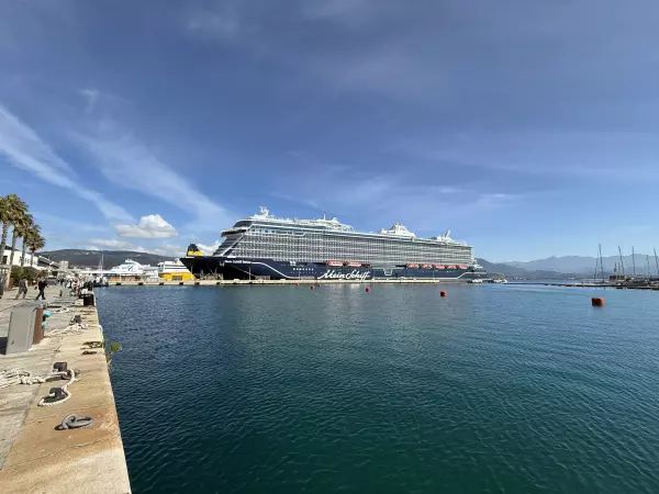 Mein Schiff Relax im Hafen