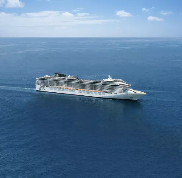 MSC Divina auf See
