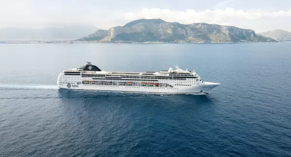 MSC Lirica auf See