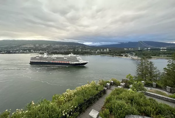Holland America Line Konigsdam