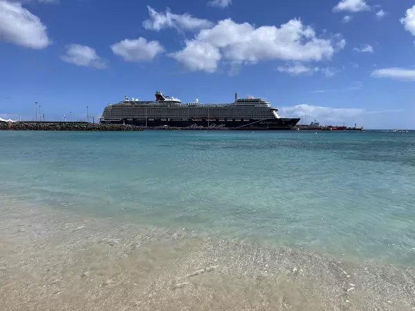 Mein Schiff 1 im Hafen von Fuerteventura